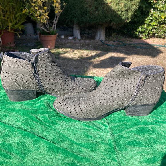 Grey ESPRIT Ankle Boots Booties Women's Size 7.5 Synthetic - Picture 1 of 6